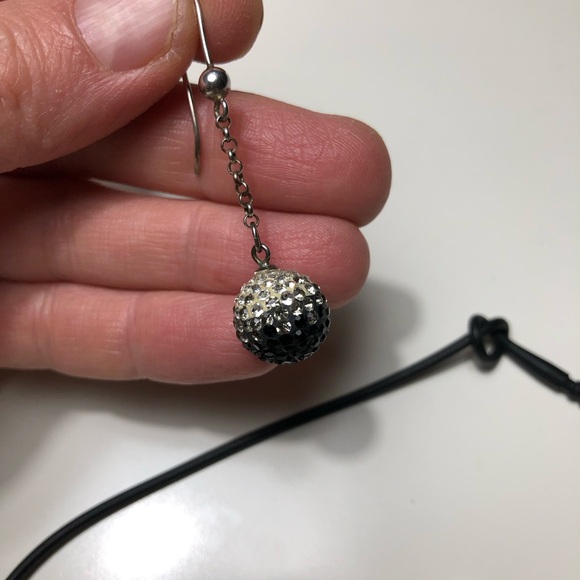 Elegant Silver Necklace with Crystal Accents - Picture 4 of 4